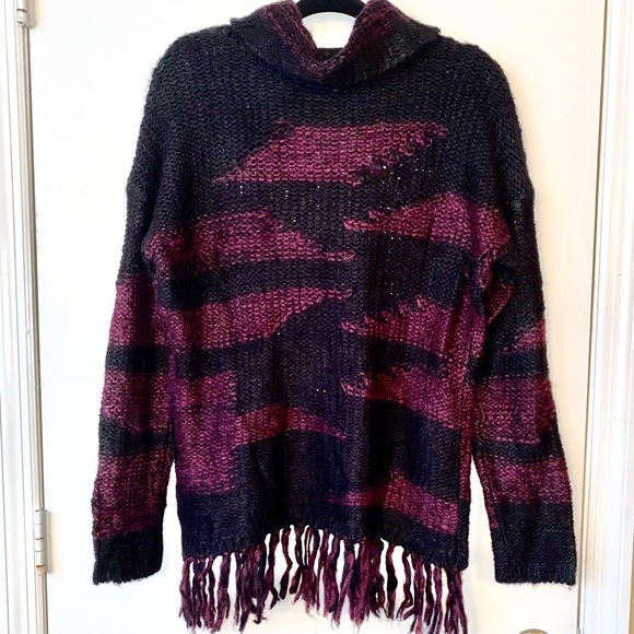 💫 VENUS CONTRASTED FRINGE TURTLE NECK SWEATER. - Picture 5 of 5